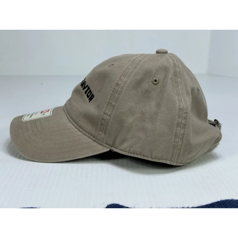 It's A Richardson OSFM Model 326 Smart Comfortable Baseball Cap Model Behavior